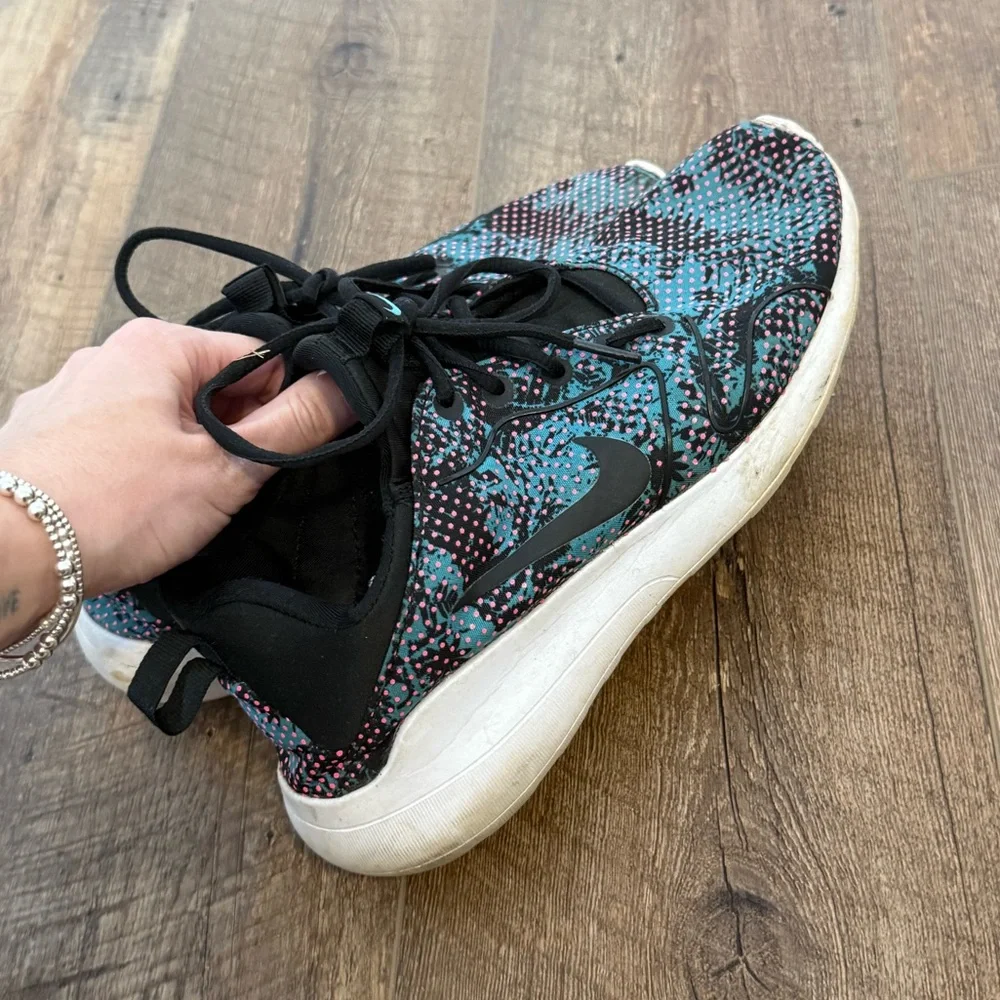 Nike Kaisha 2.0 Running Shoes, Size 8.5